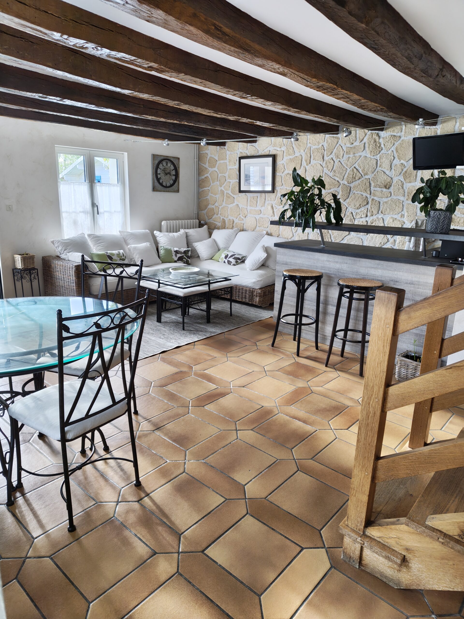 Le Jardin des oiseaux - Chambre d'hôtes à Coteaux-sur-Loire - vue intérieure table