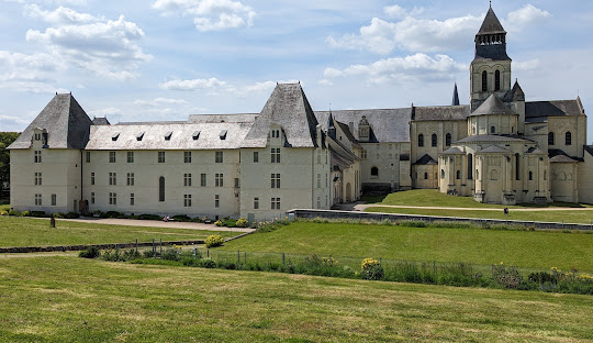 Que faire autour du Jardin des Oiseaux à Coteaux-sur-Loire : l'abbaye de Fontevraud